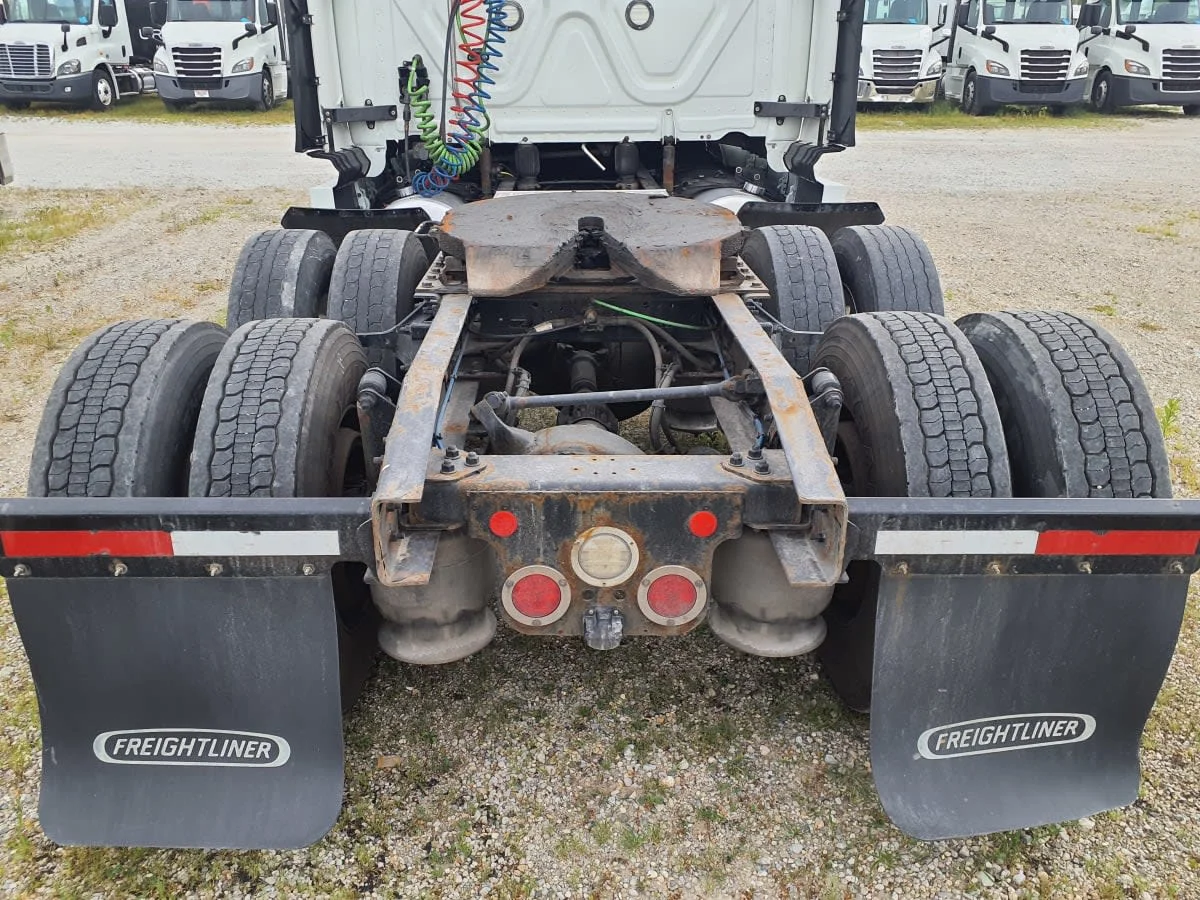 2019 Freightliner Cascadia in Indianapolis, IN — photo 10