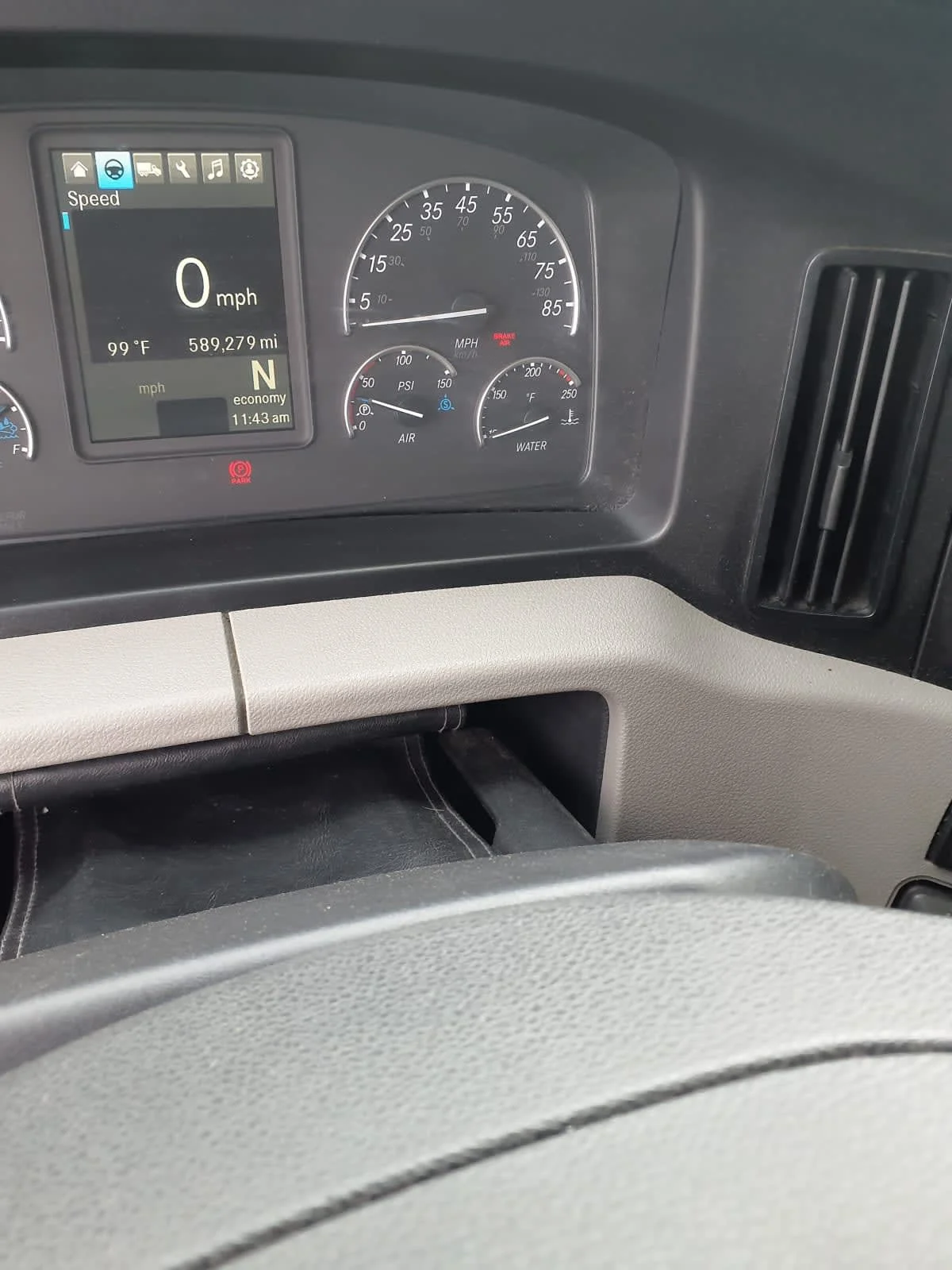 2019 Freightliner Cascadia in Indianapolis, IN — photo 11