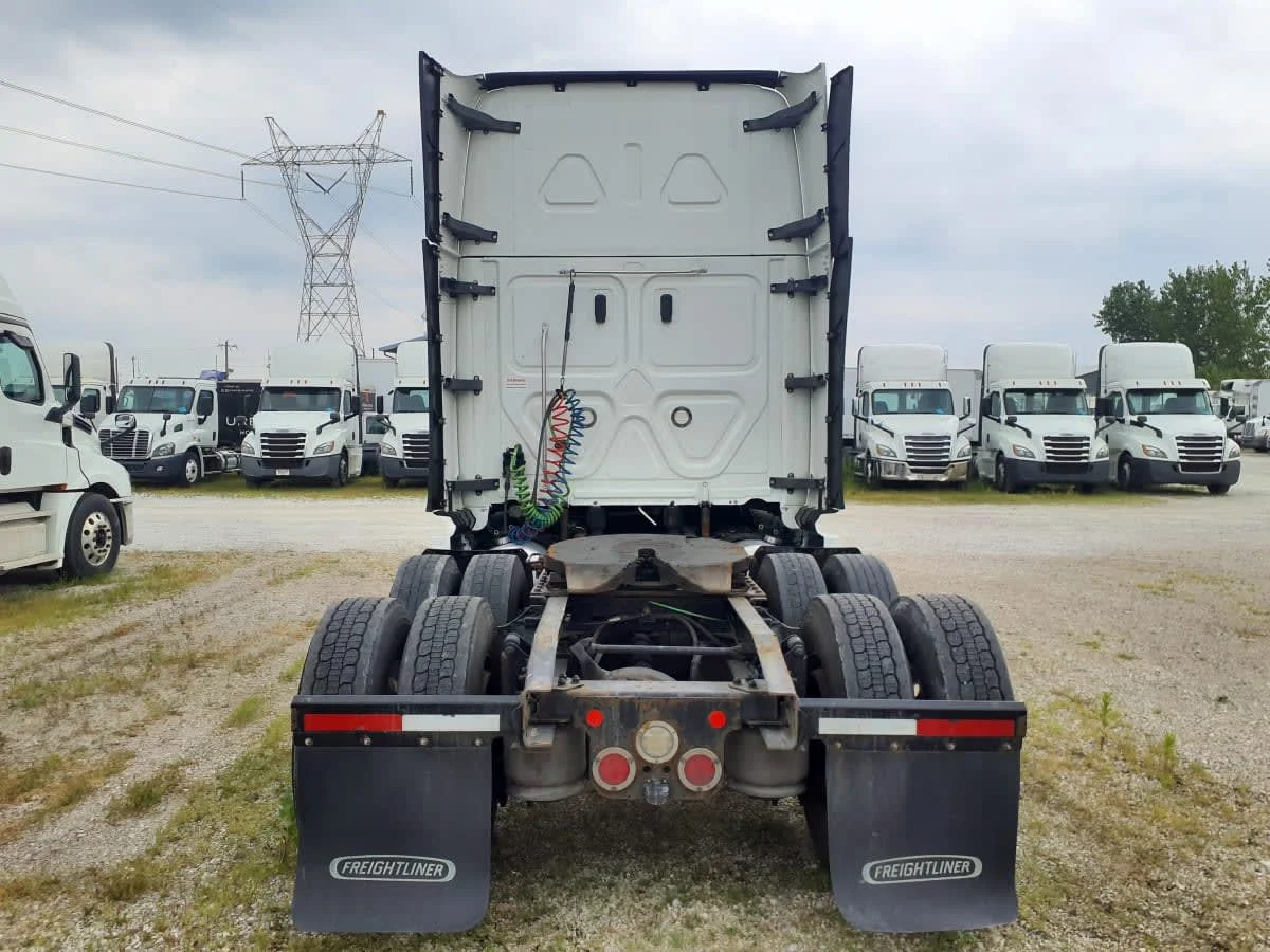 2019 Freightliner Cascadia in Indianapolis, IN — photo 5