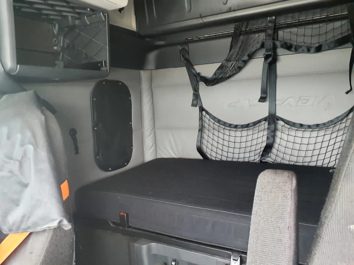 2019 Freightliner Cascadia in Indianapolis, IN — photo 8