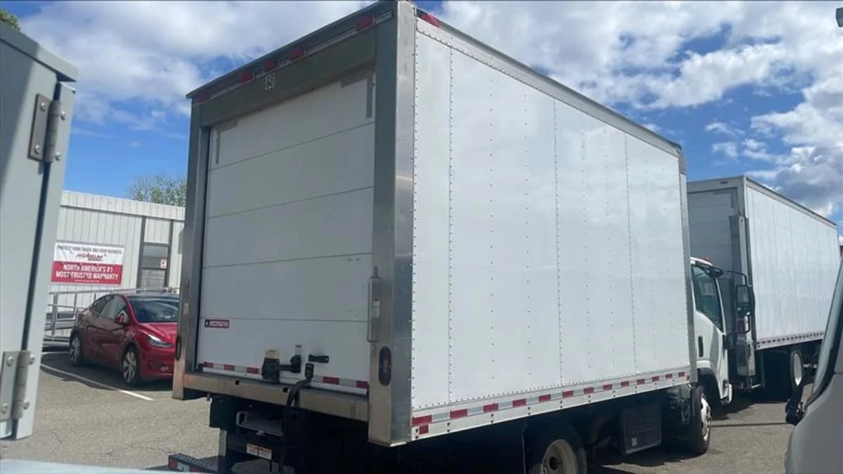 2016 Isuzu NPR - image 4