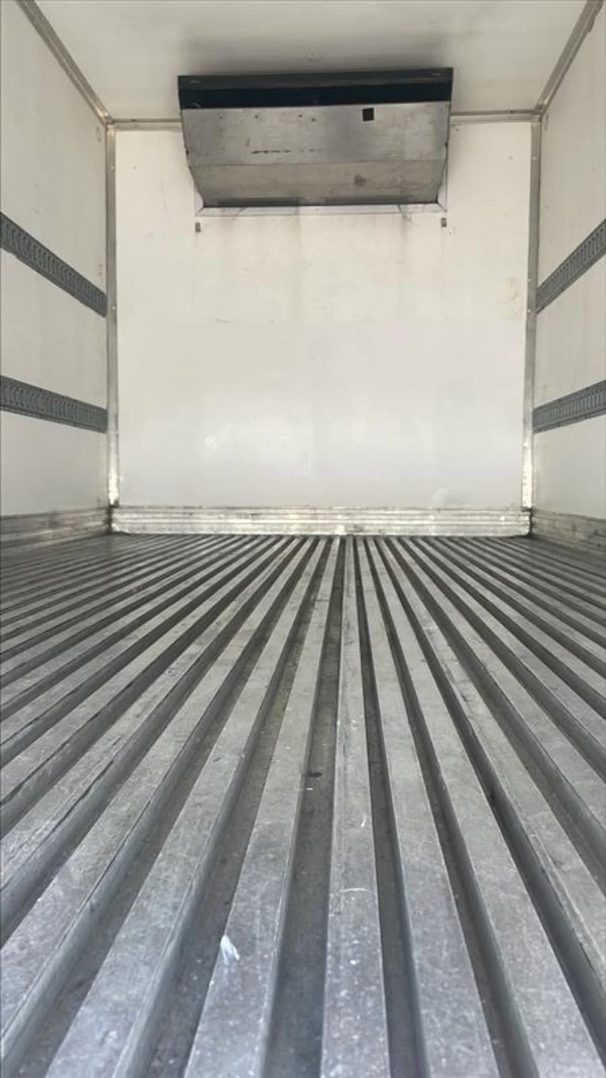 2016 Isuzu NPR - image 9