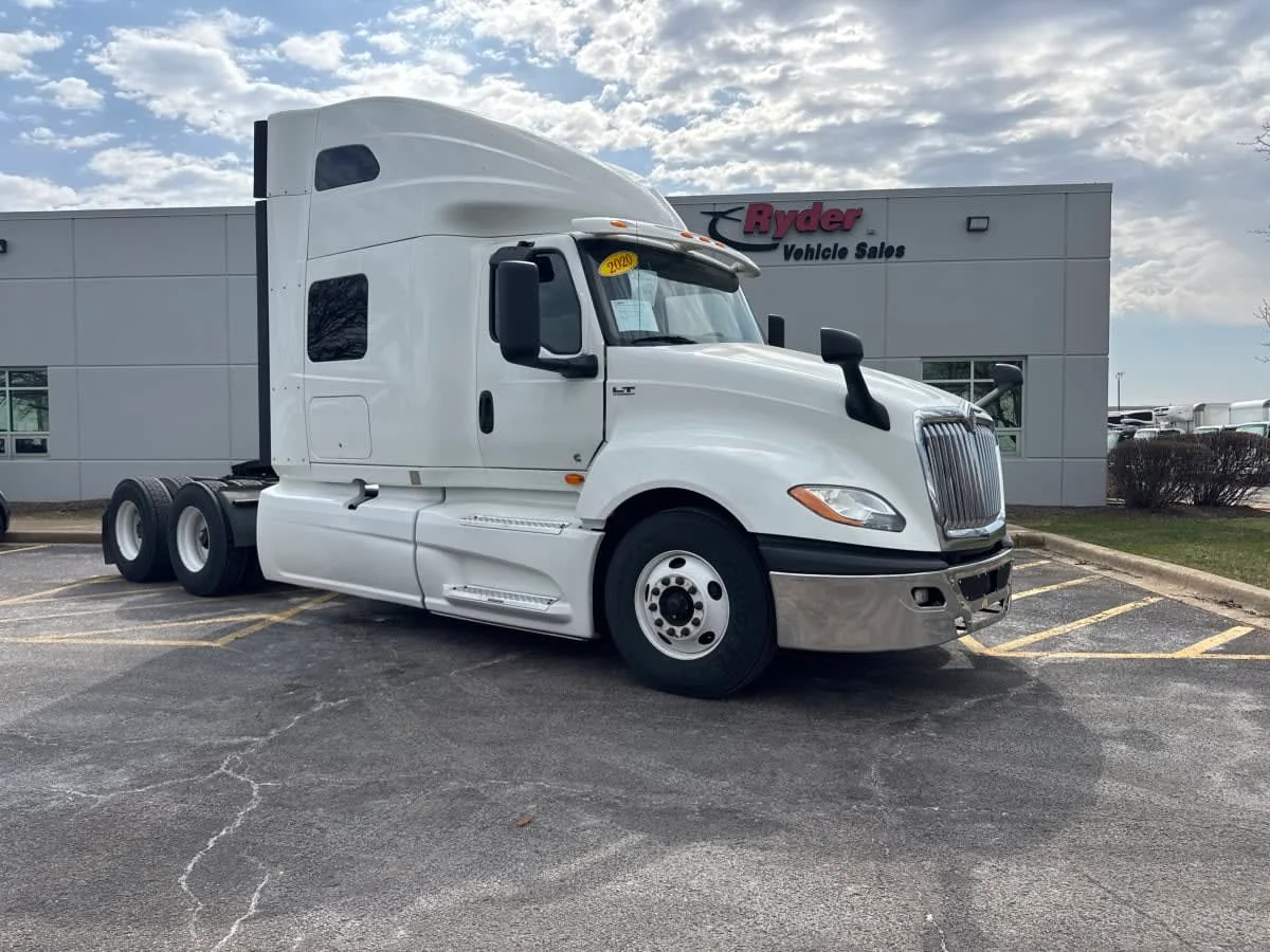 2020 International LT - image 3