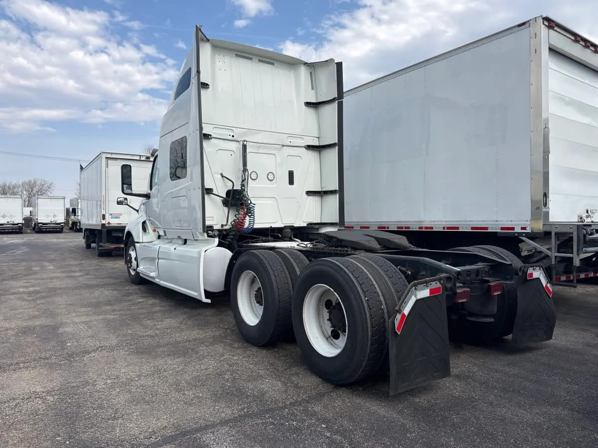 2020 International LT - image 6