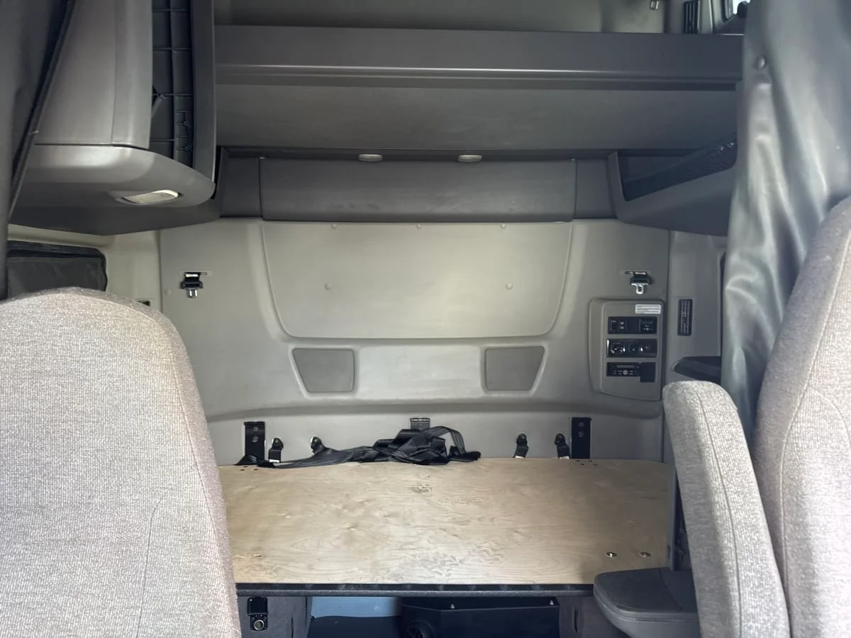 2020 International LT - image 8