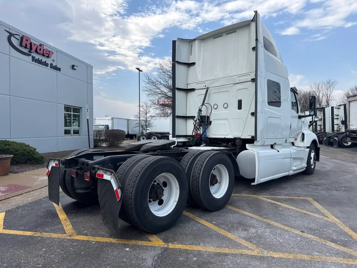 2020 International LT - image 4