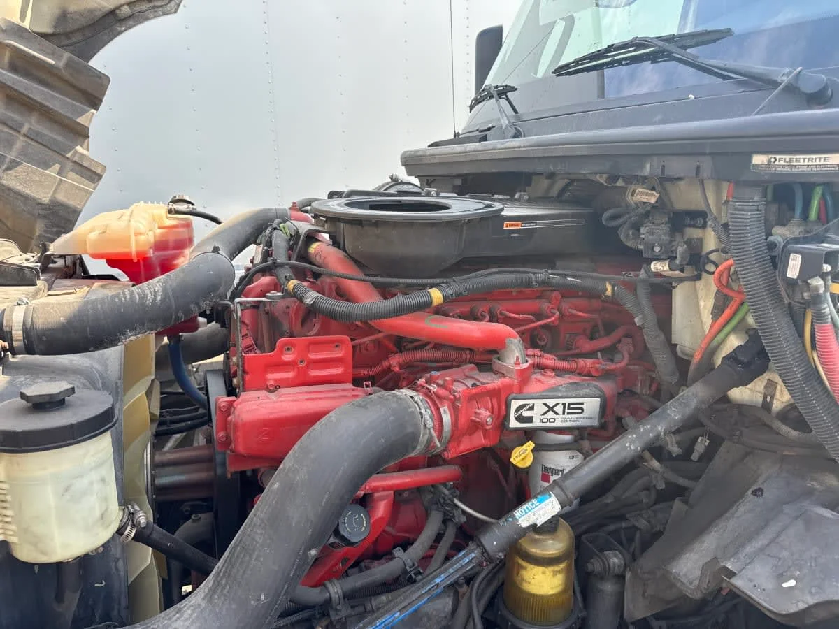 2020 International LT - image 9