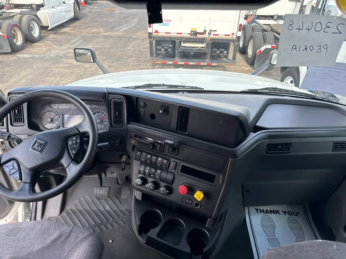 2020 International LT in Bolingbrook, IL — photo 7