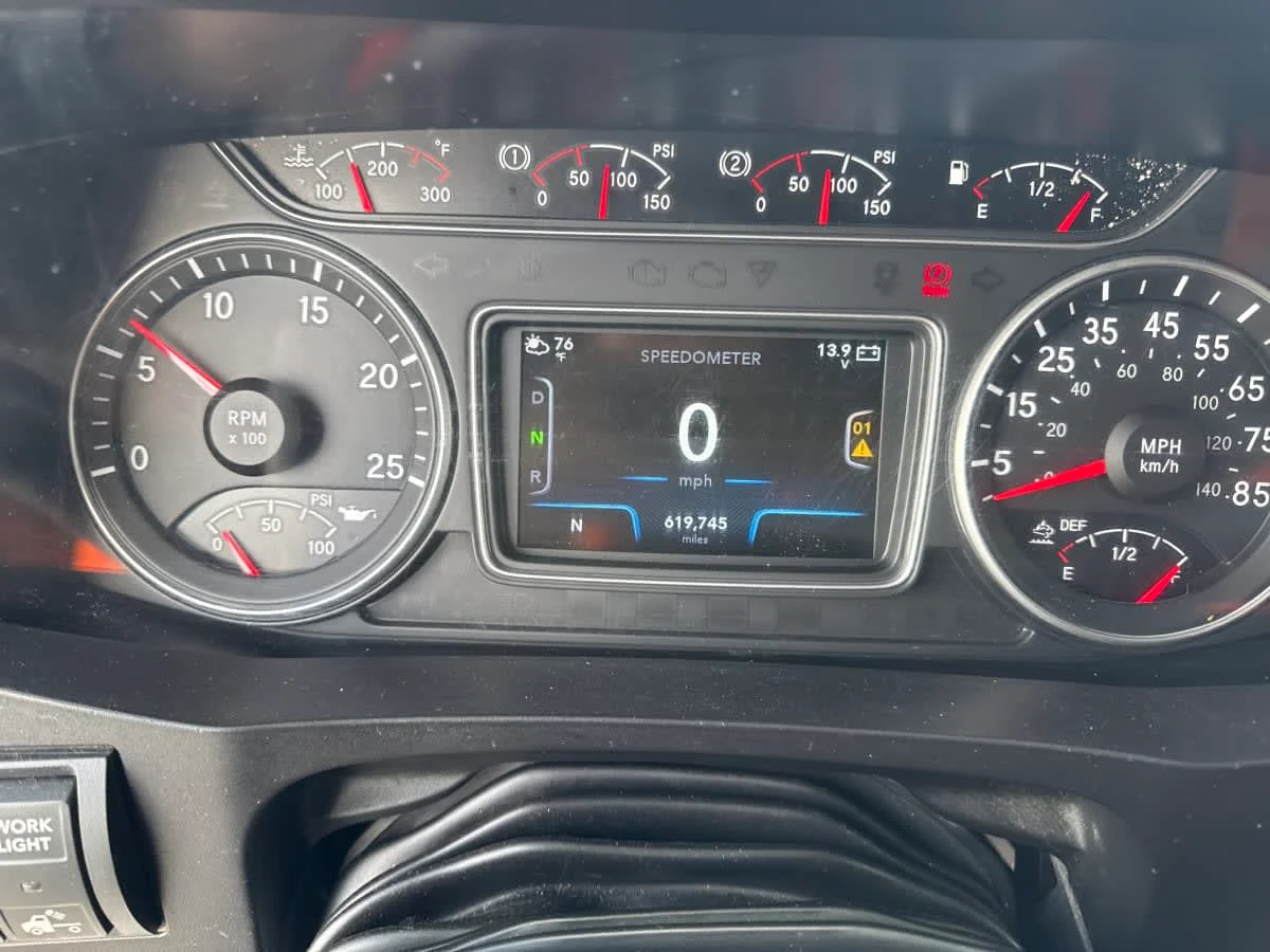 2020 International LT in Bolingbrook, IL — photo 10