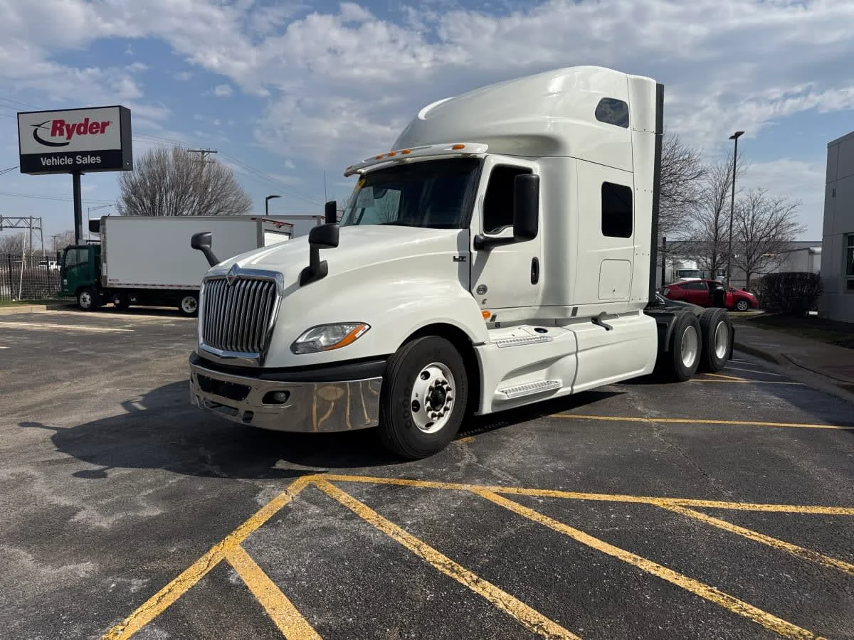 2020 International LT in Bolingbrook, IL