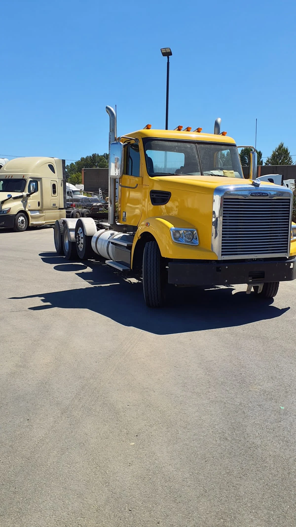 2020 Freightliner 122SD in Tacoma, WA — photo 3