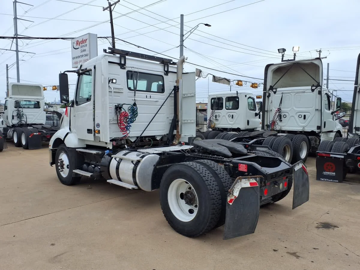 2019 Volvo VNL 860 in Dallas, TX — photo 6