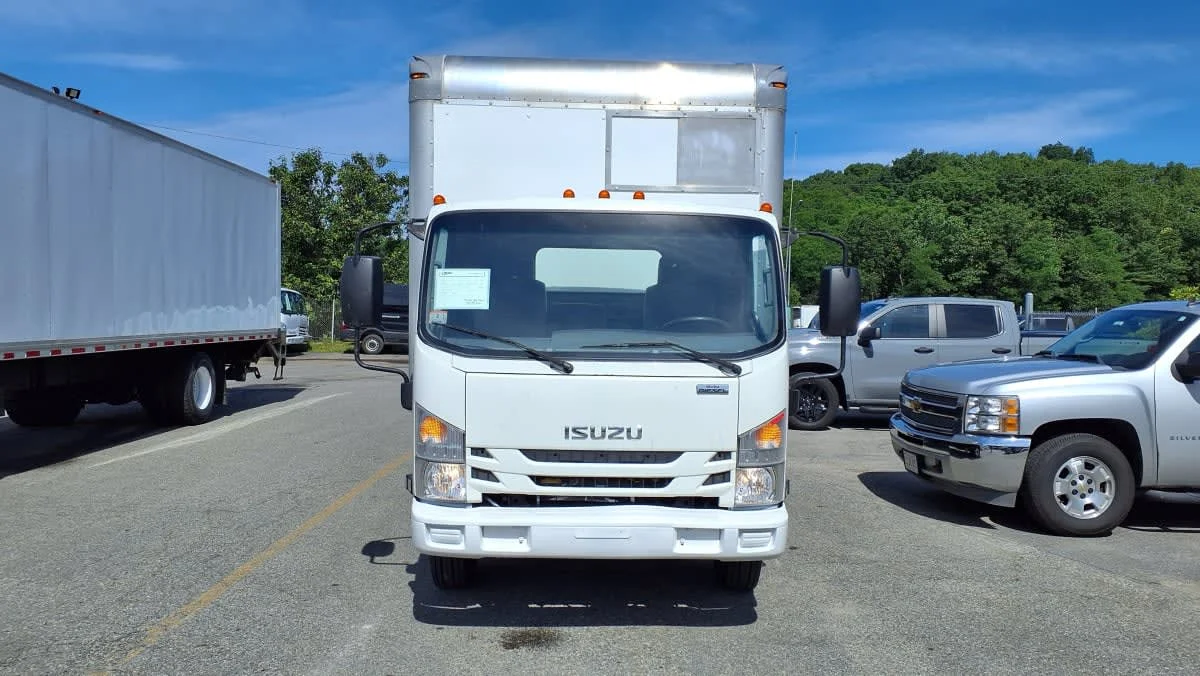 2018 Isuzu NRR in Salisbury, MA — photo 2