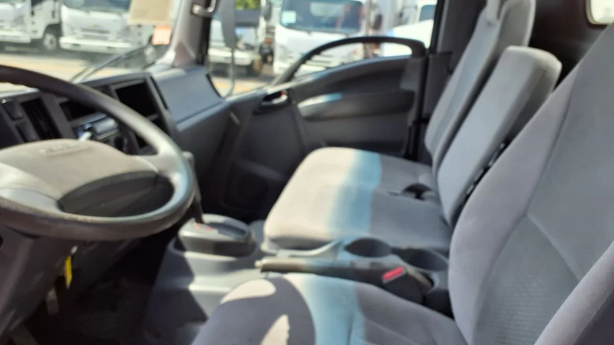 2018 Isuzu NRR in Salisbury, MA — photo 7