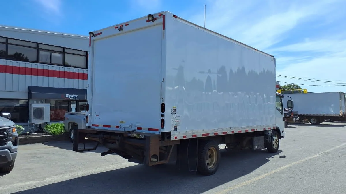 2018 Isuzu NRR in Salisbury, MA — photo 4