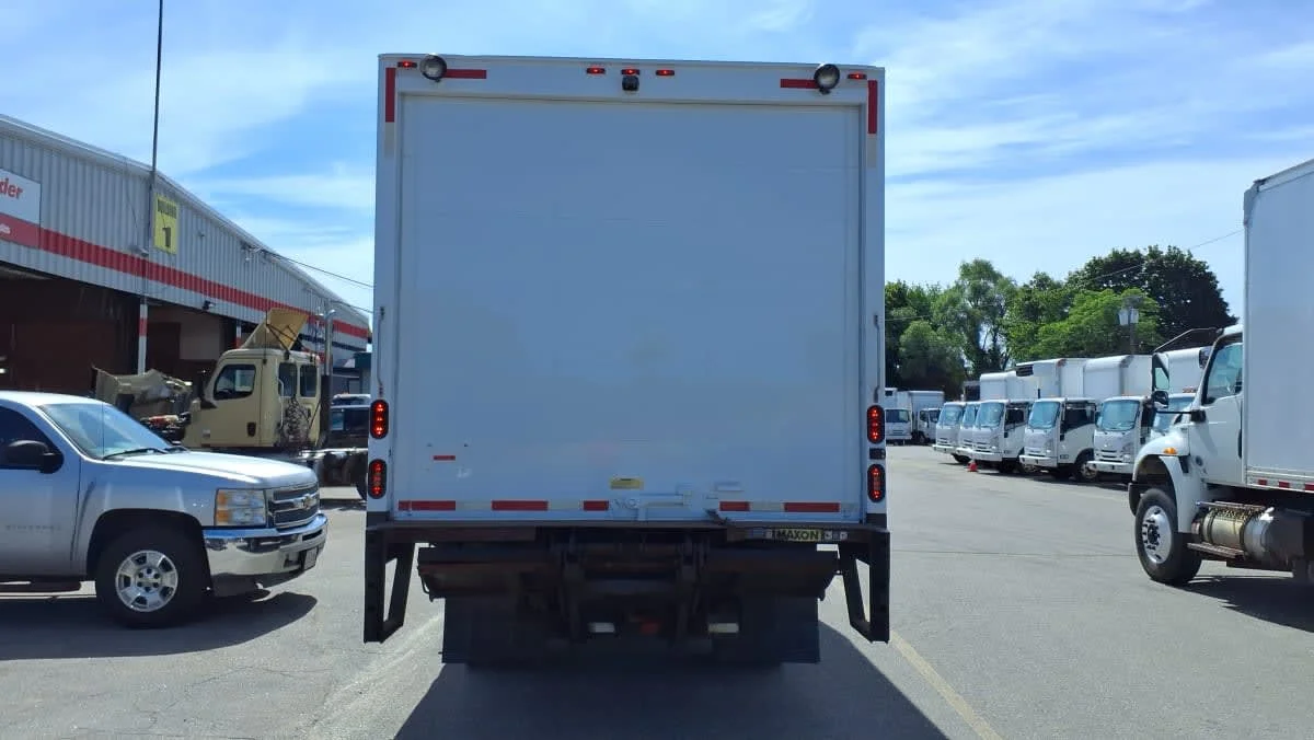 2018 Isuzu NRR in Salisbury, MA — photo 5