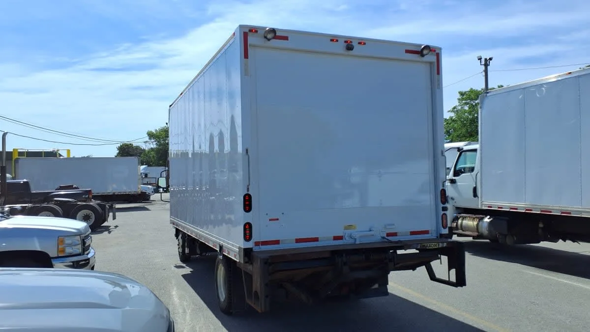 2018 Isuzu NRR in Salisbury, MA — photo 6