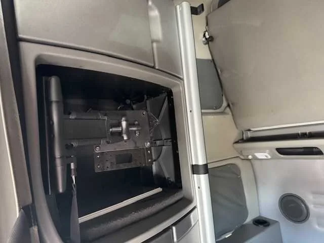 2023 Volvo VNL 860 - image 17