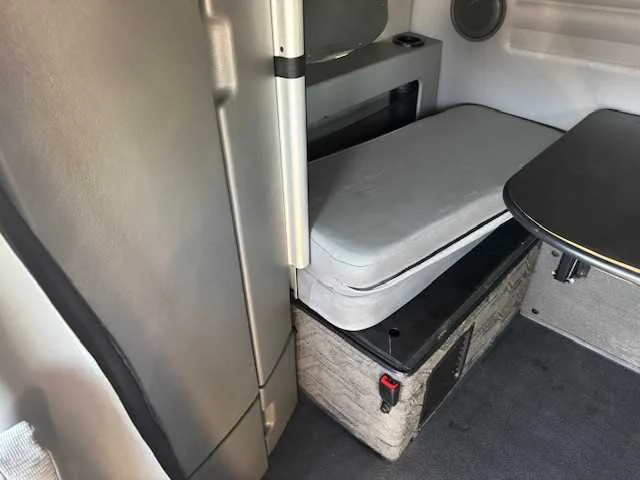 2023 Volvo VNL 860 - image 16