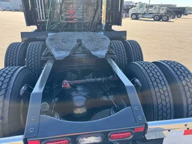 2023 Volvo VNL 860 - image 5