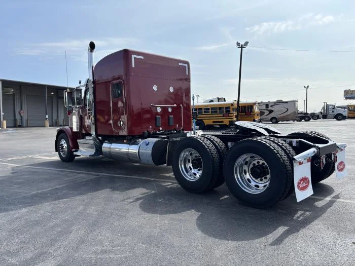 2027 Peterbilt 589 - image 3