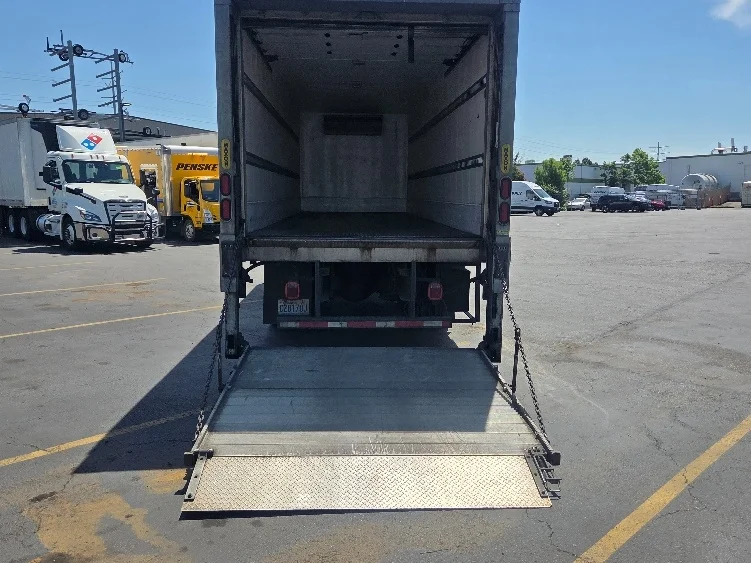2017 Freightliner eM2 in Kent, WA — photo 9