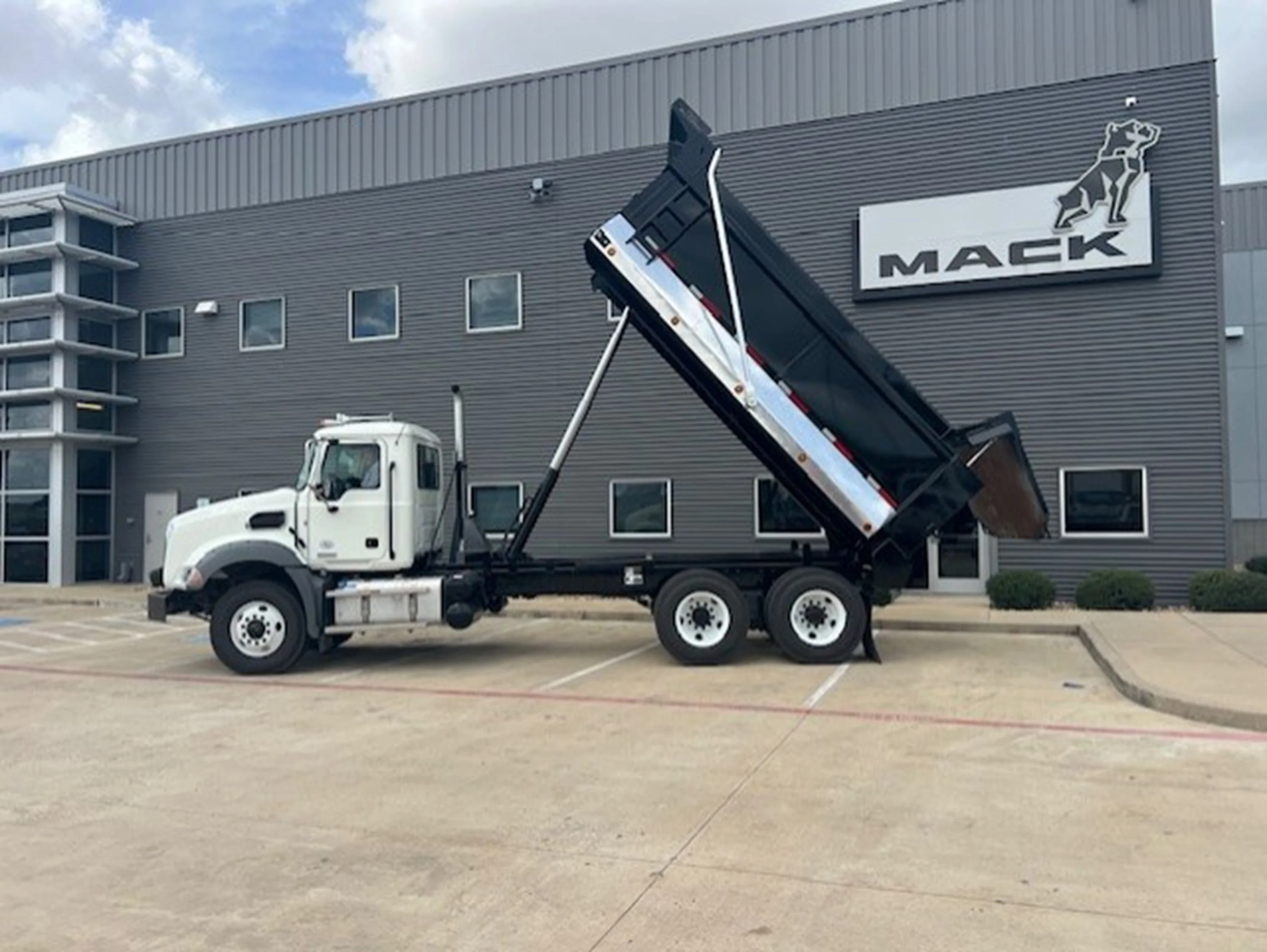 2026 Mack in HOUSTON, TX — photo 3