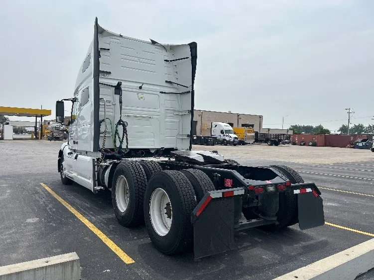 2021 Volvo VNL 760 - image 5