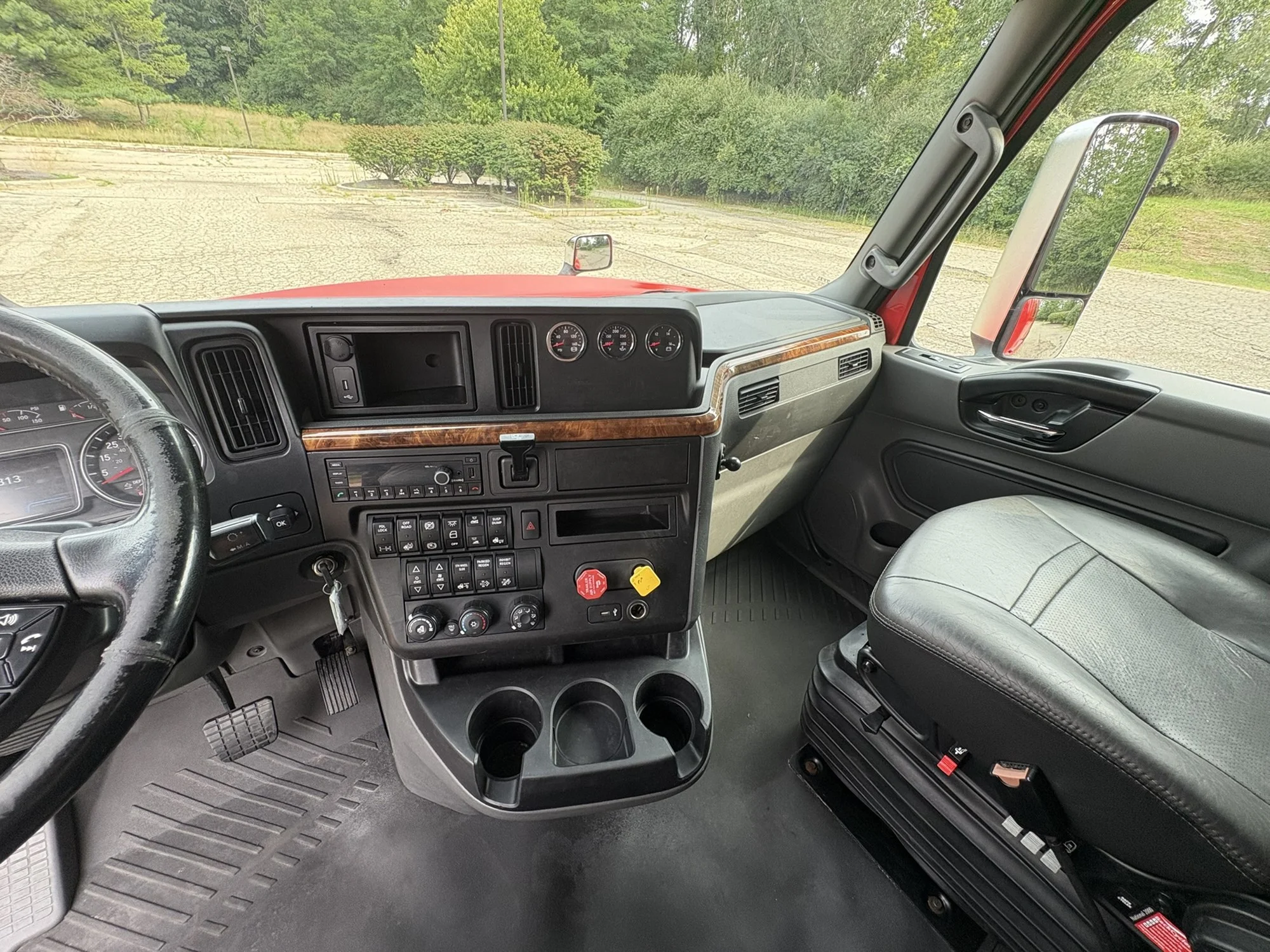 2022 International LT in West Michigan International, MI — photo 18