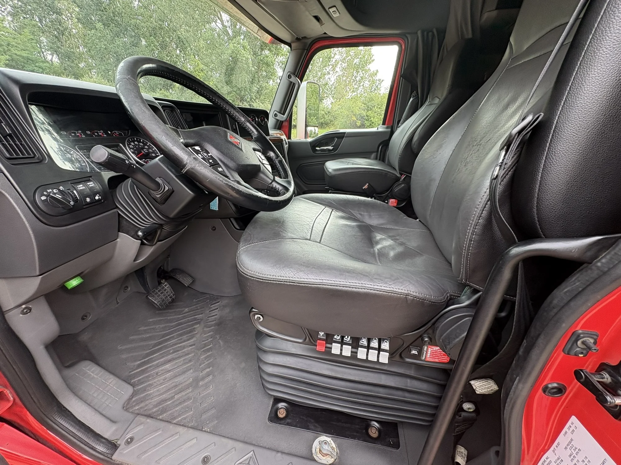 2022 International LT in West Michigan International, MI — photo 15