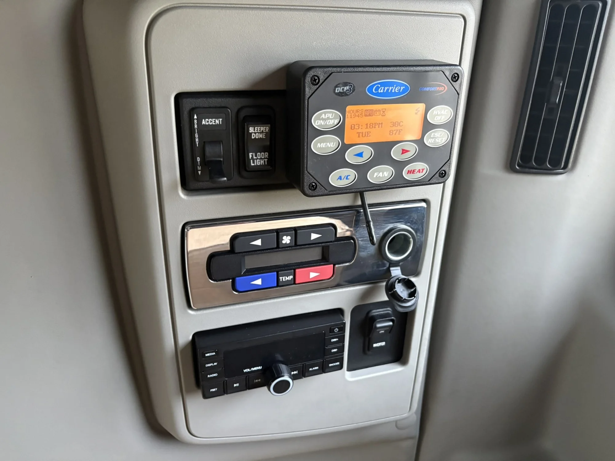 2022 International LT in West Michigan International, MI — photo 25