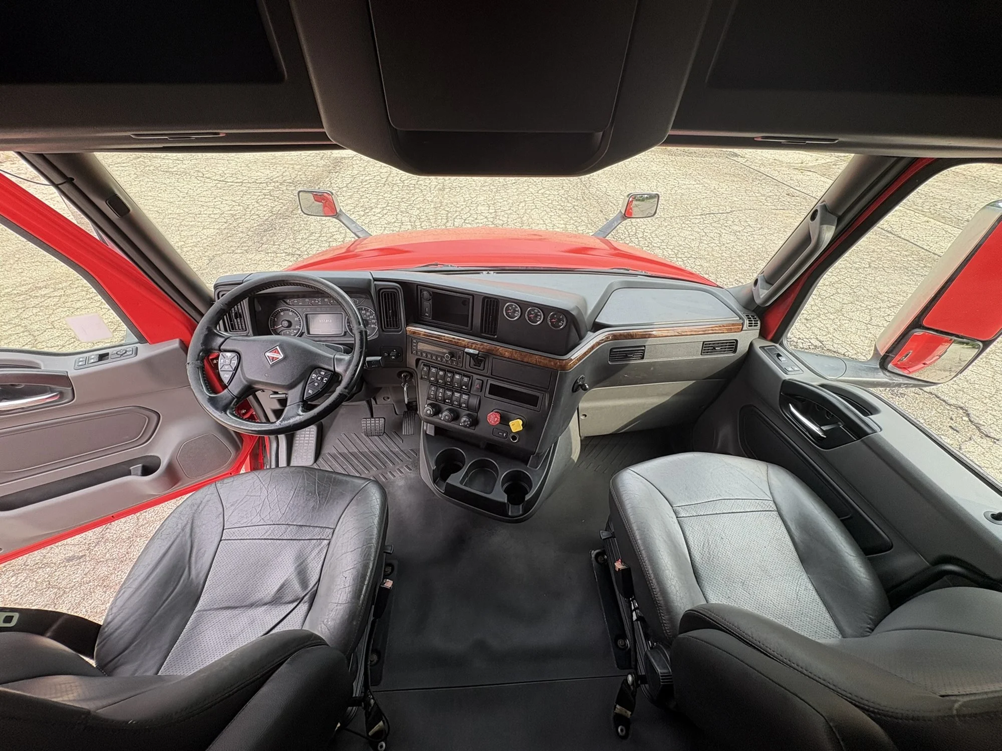 2022 International LT in West Michigan International, MI — photo 19