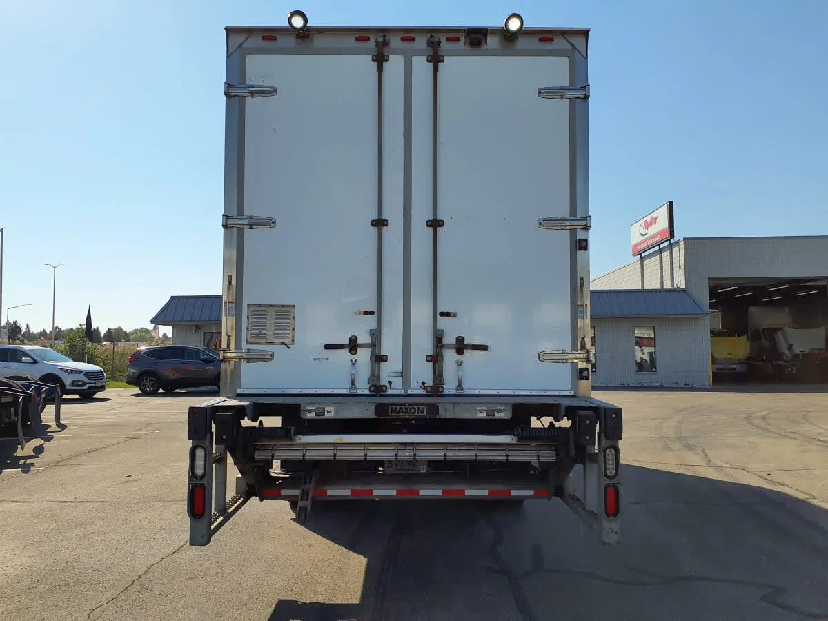 2016 Freightliner M2 106 - image 5