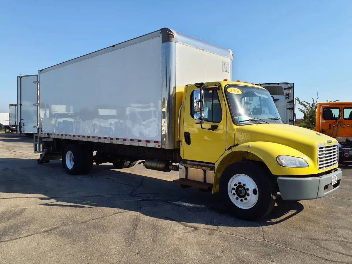 2016 Freightliner M2 106 - image 3
