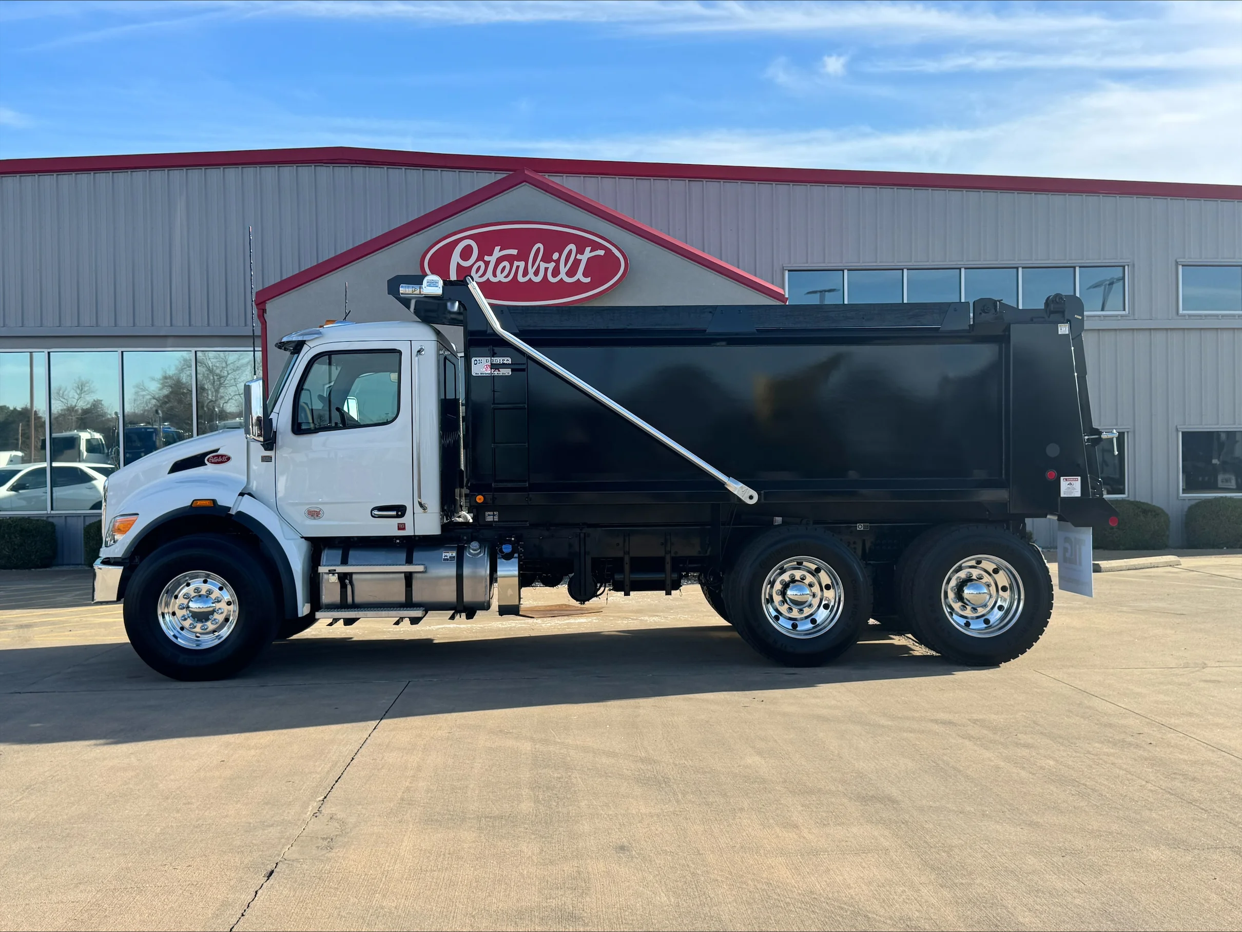 2026 Peterbilt 548 in Fort Smith, AR — photo 2