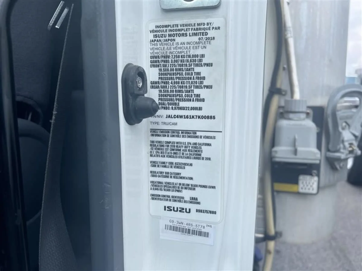 2019 Isuzu NPR - image 11