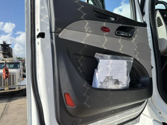 2027 Peterbilt 567 - image 34