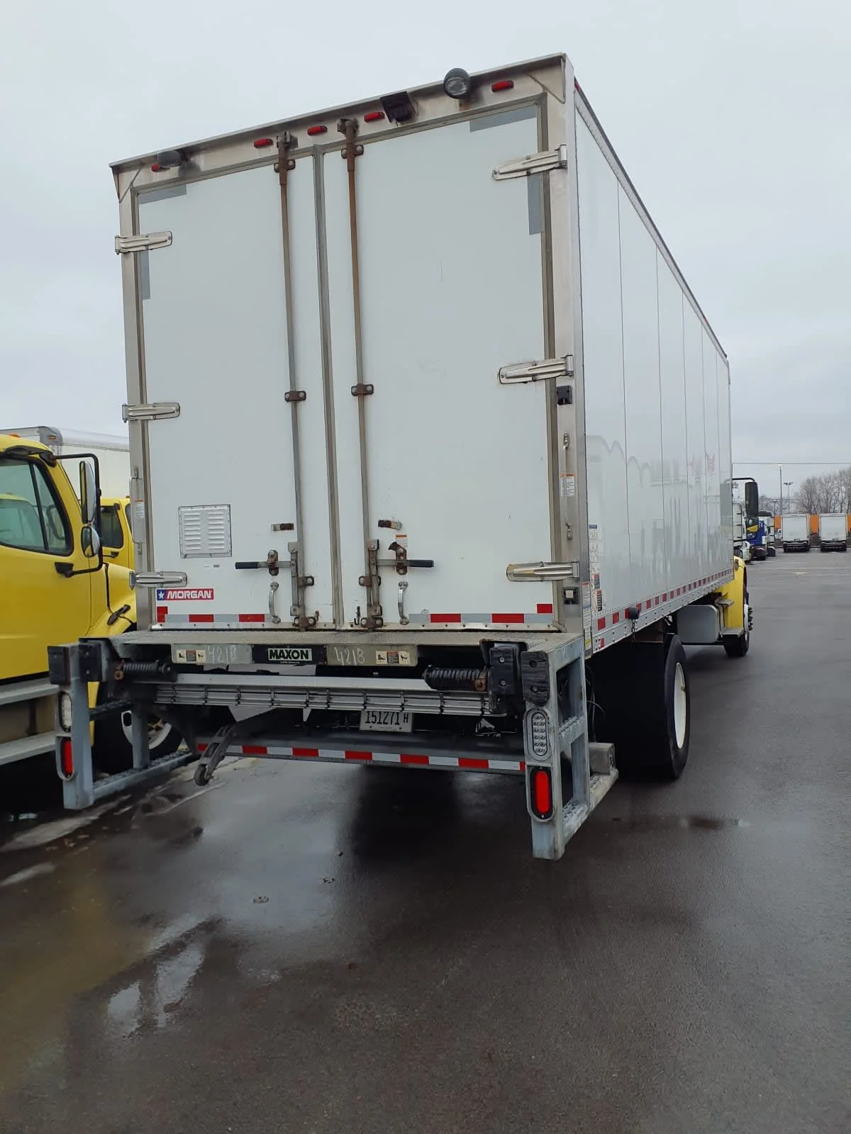 2016 Freightliner M2 106 - image 4