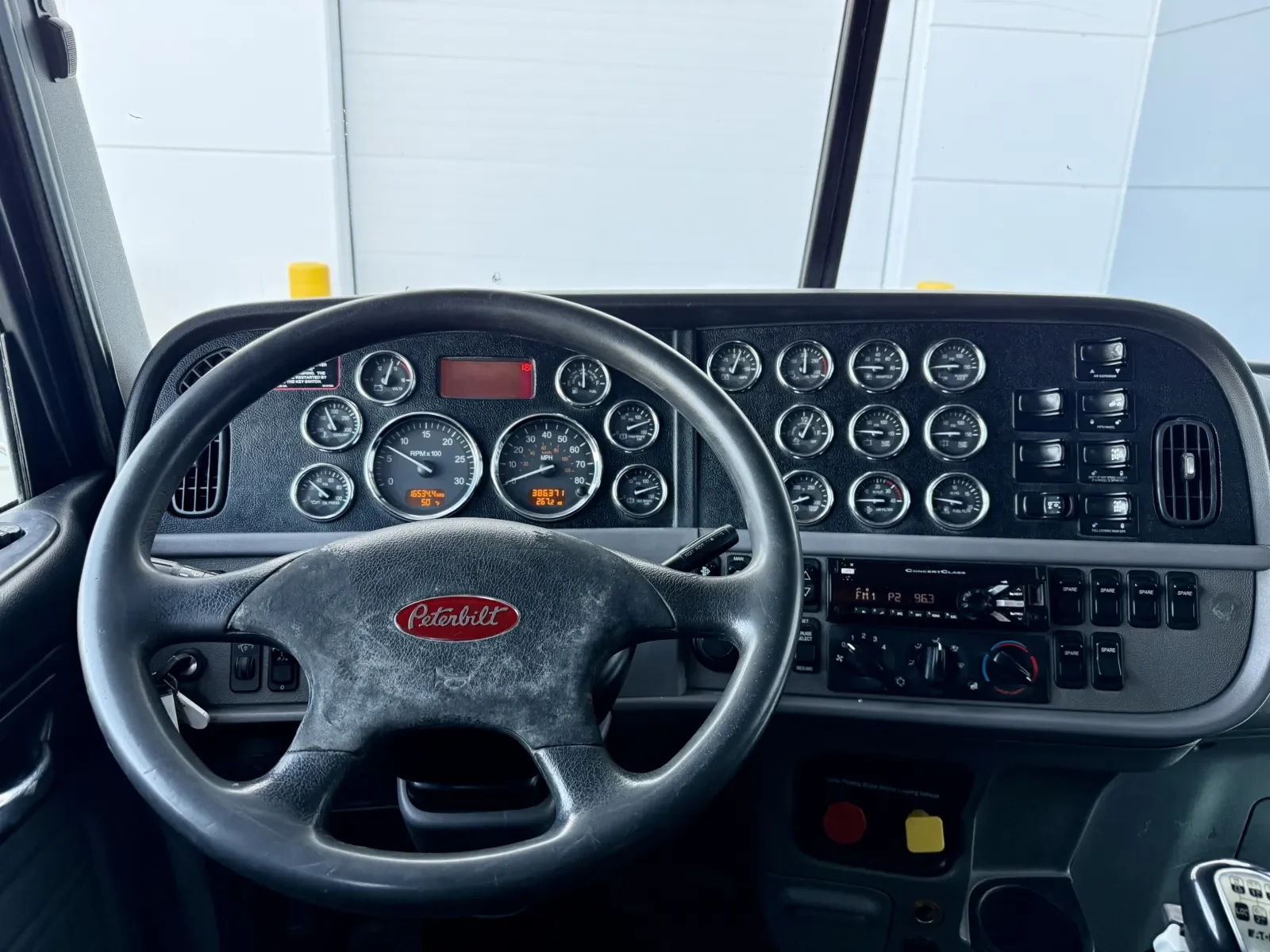2018 Peterbilt 389 in New Lenox, IL — photo 16