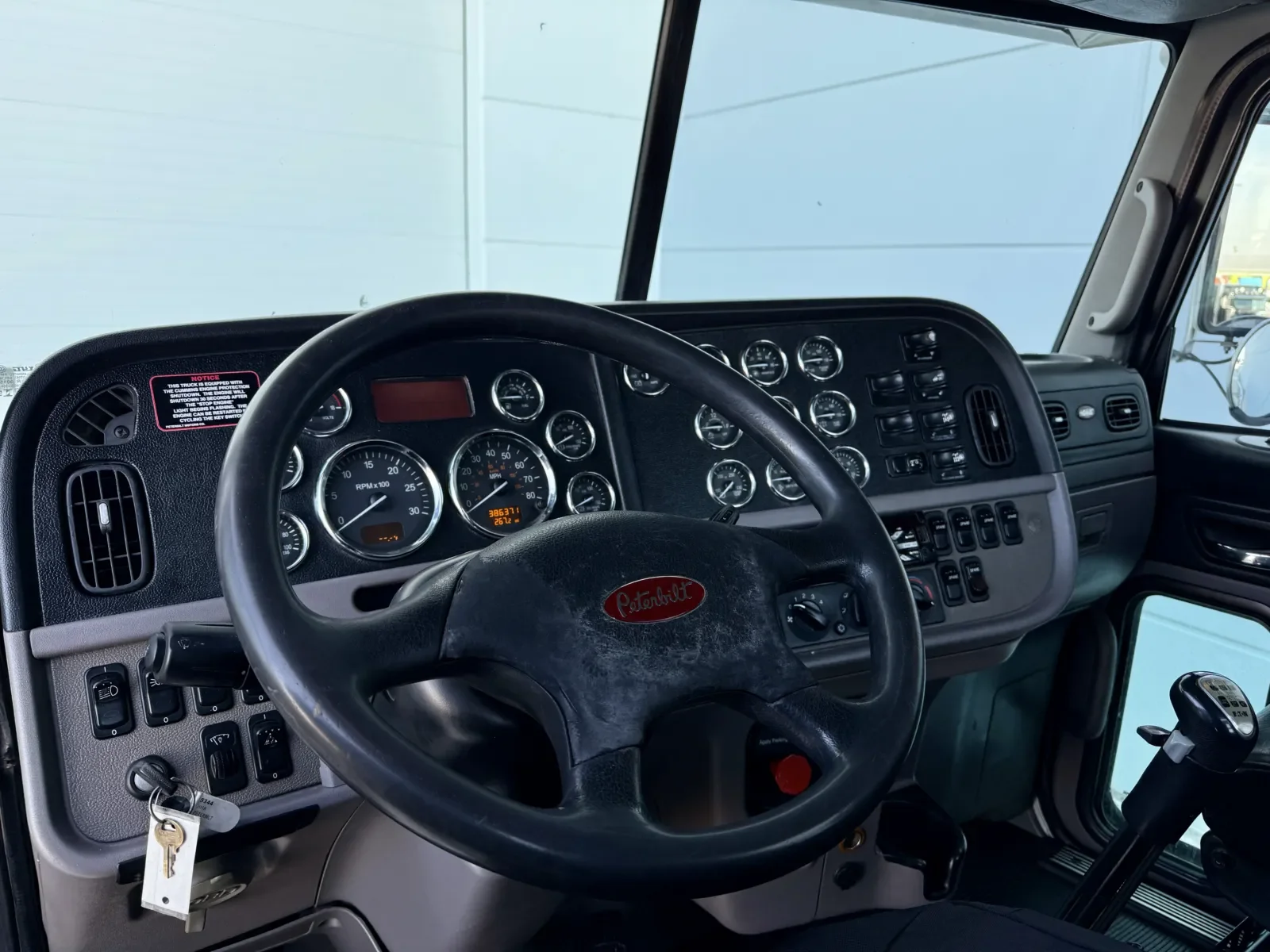 2018 Peterbilt 389 in New Lenox, IL — photo 15