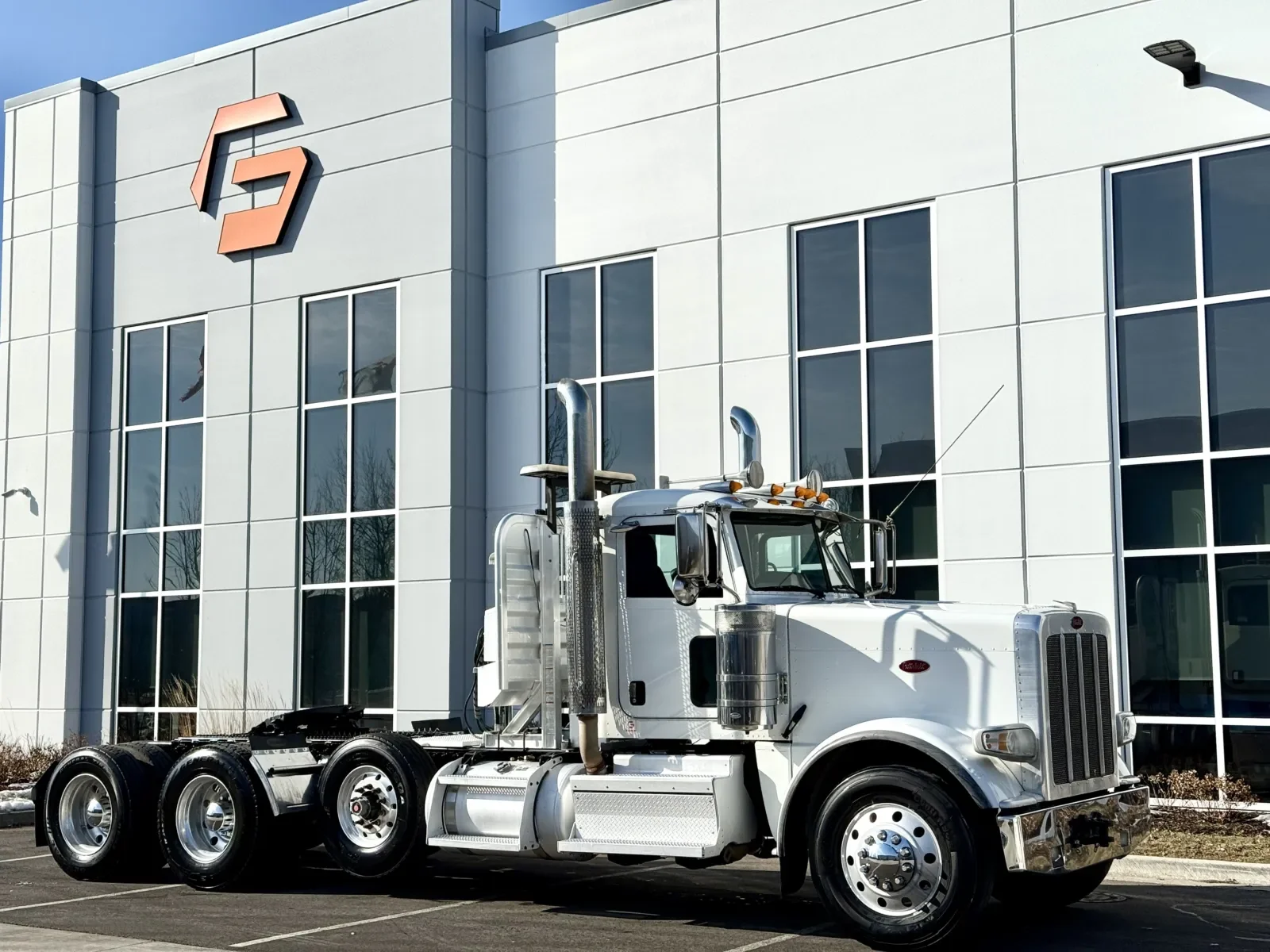 2018 Peterbilt 389 - image 2