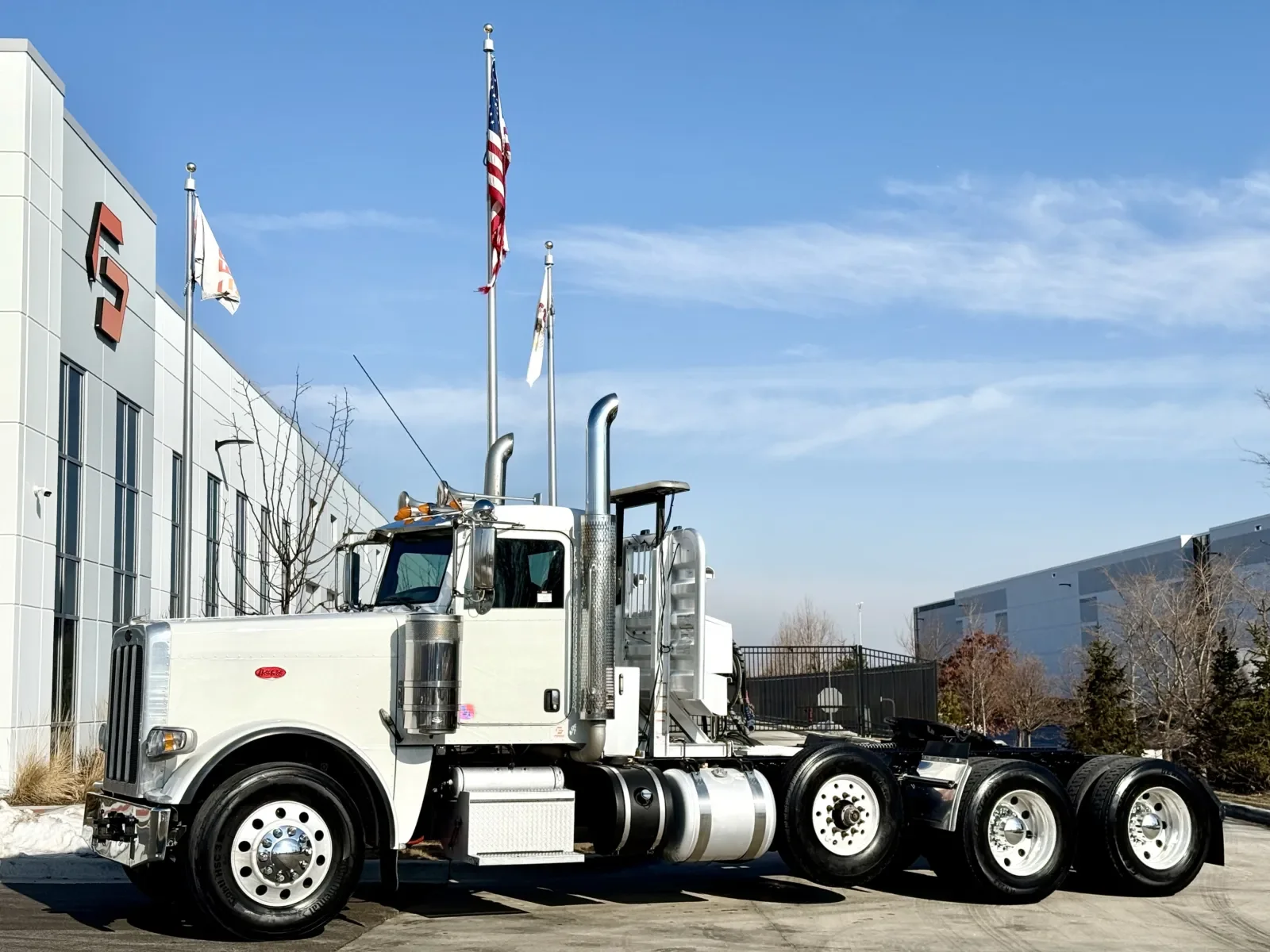 2018 Peterbilt 389 in New Lenox, IL