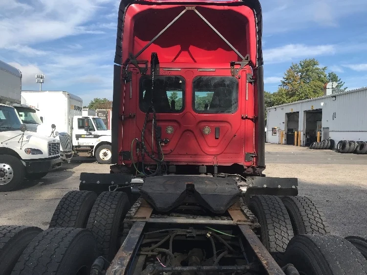 2019 Freightliner Cascadia in Auburn, MA — photo 6