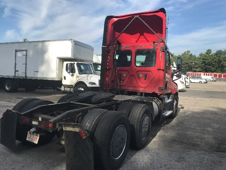 2019 Freightliner Cascadia in Auburn, MA — photo 7