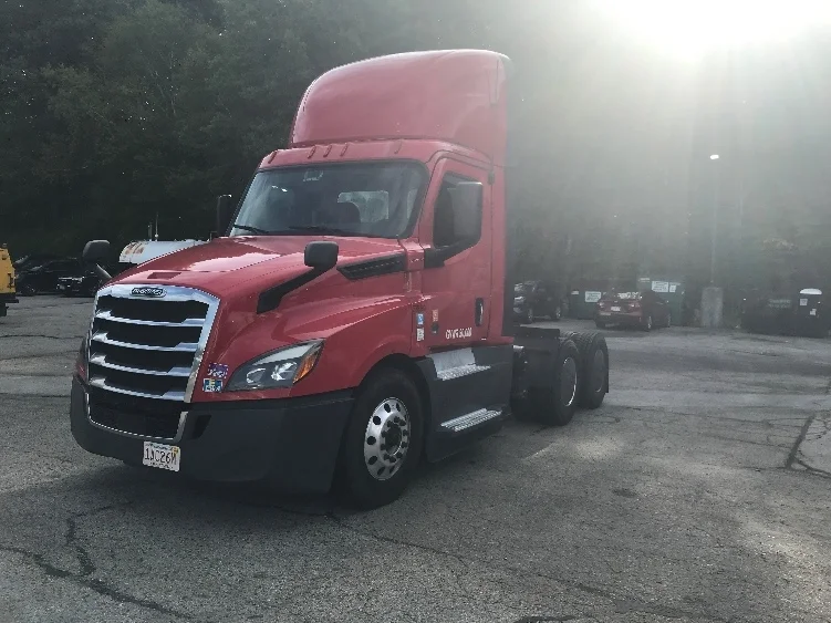 2019 Freightliner Cascadia in Auburn, MA — photo 3