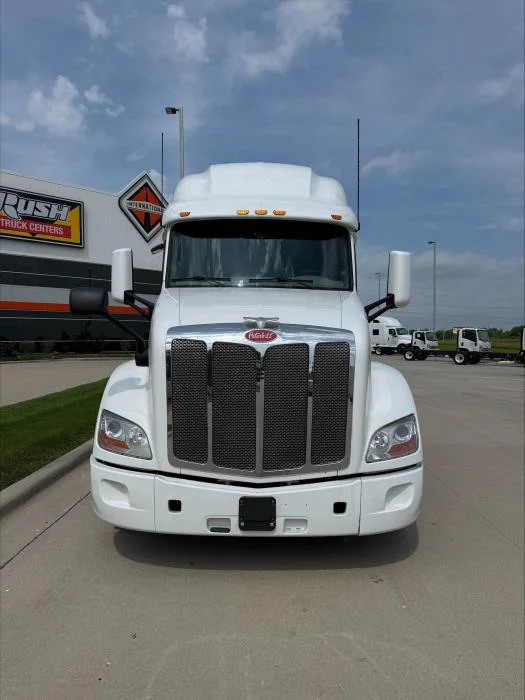 2022 Peterbilt 579 - image 5