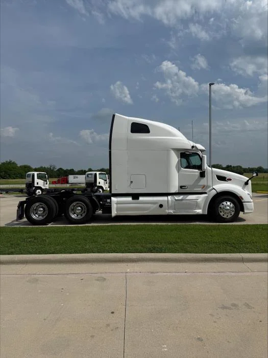 2022 Peterbilt 579 - image 11