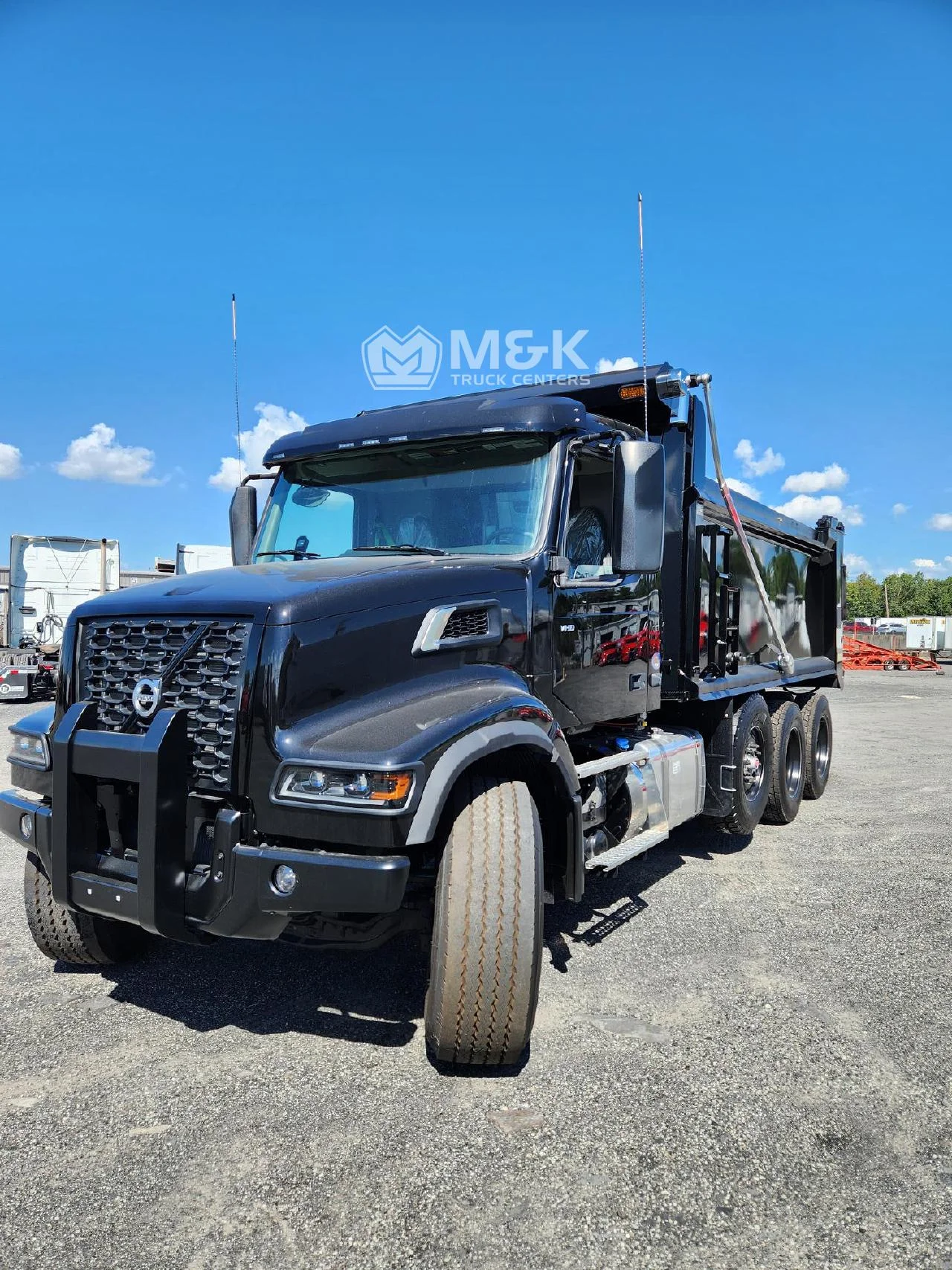 2025 Volvo VHD 300 in Dunmore, PA — photo 4