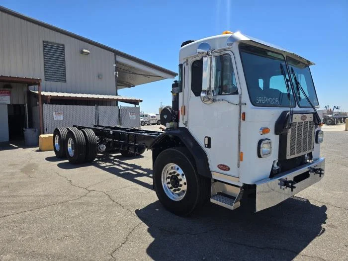 2025 Peterbilt 520 in Los Angeles, CA — photo 4