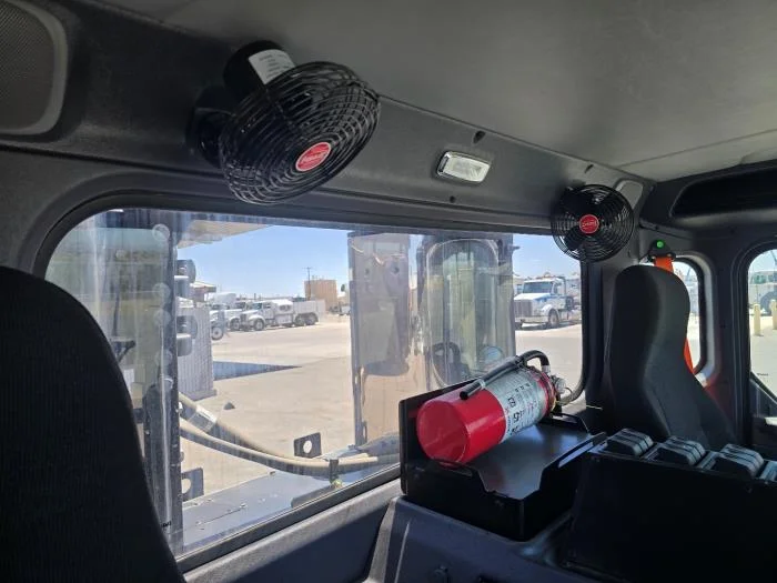 2025 Peterbilt 520 in Los Angeles, CA — photo 14